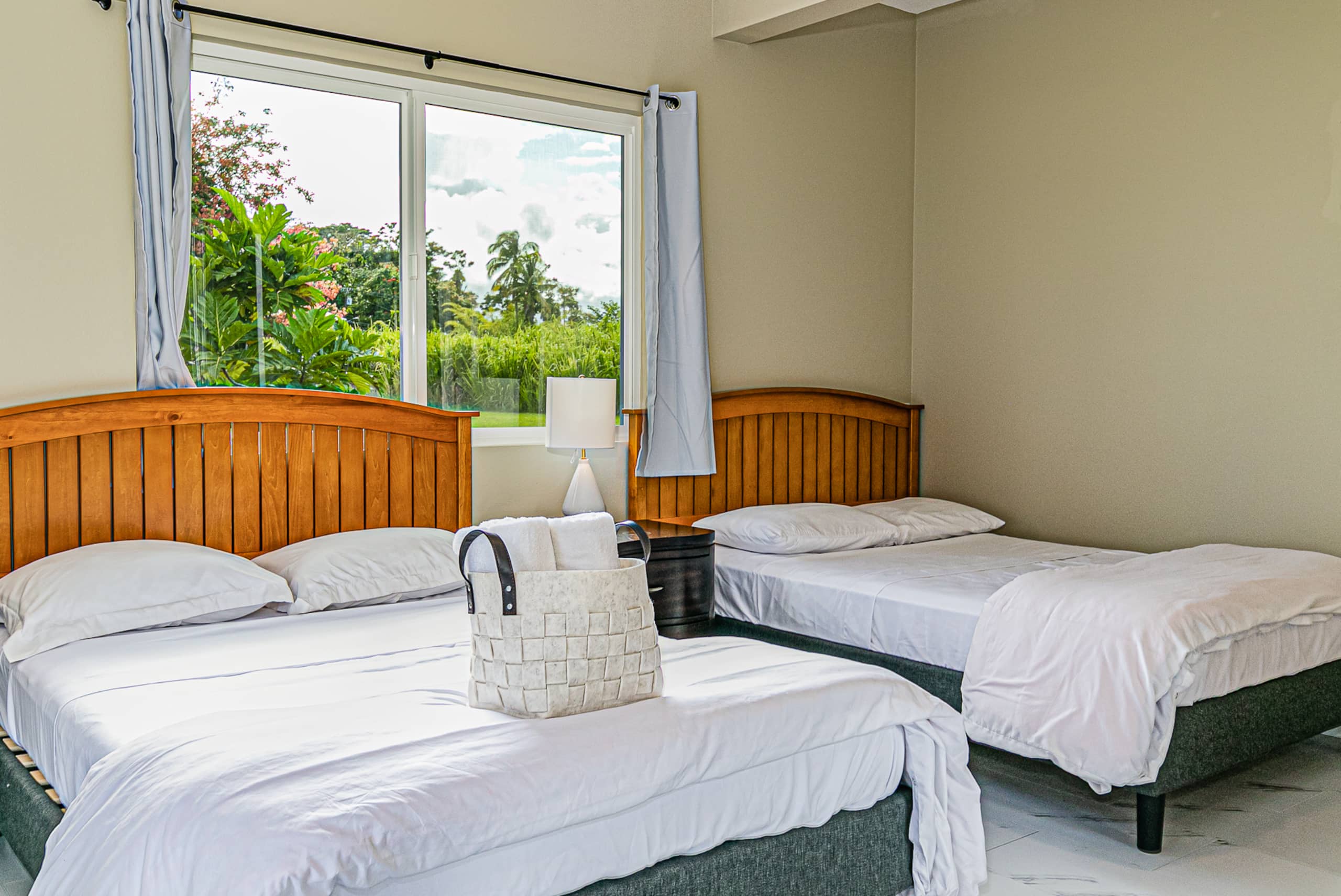 Home in Hilo · ★4.91 · 5 bedrooms · 8 beds · 4 shared baths - Image 16