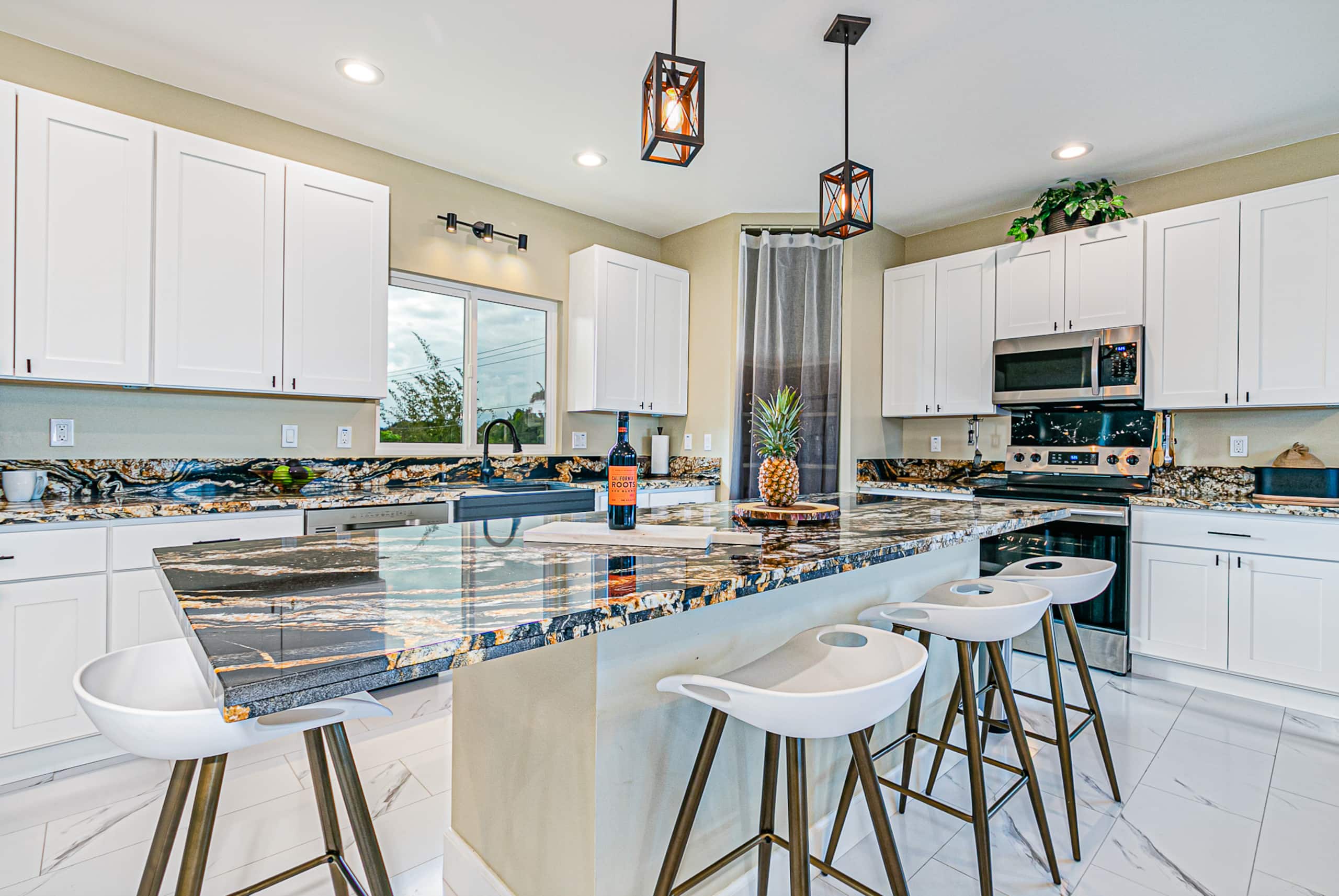 Home in Hilo · ★4.91 · 5 bedrooms · 8 beds · 4 shared baths - Image 8
