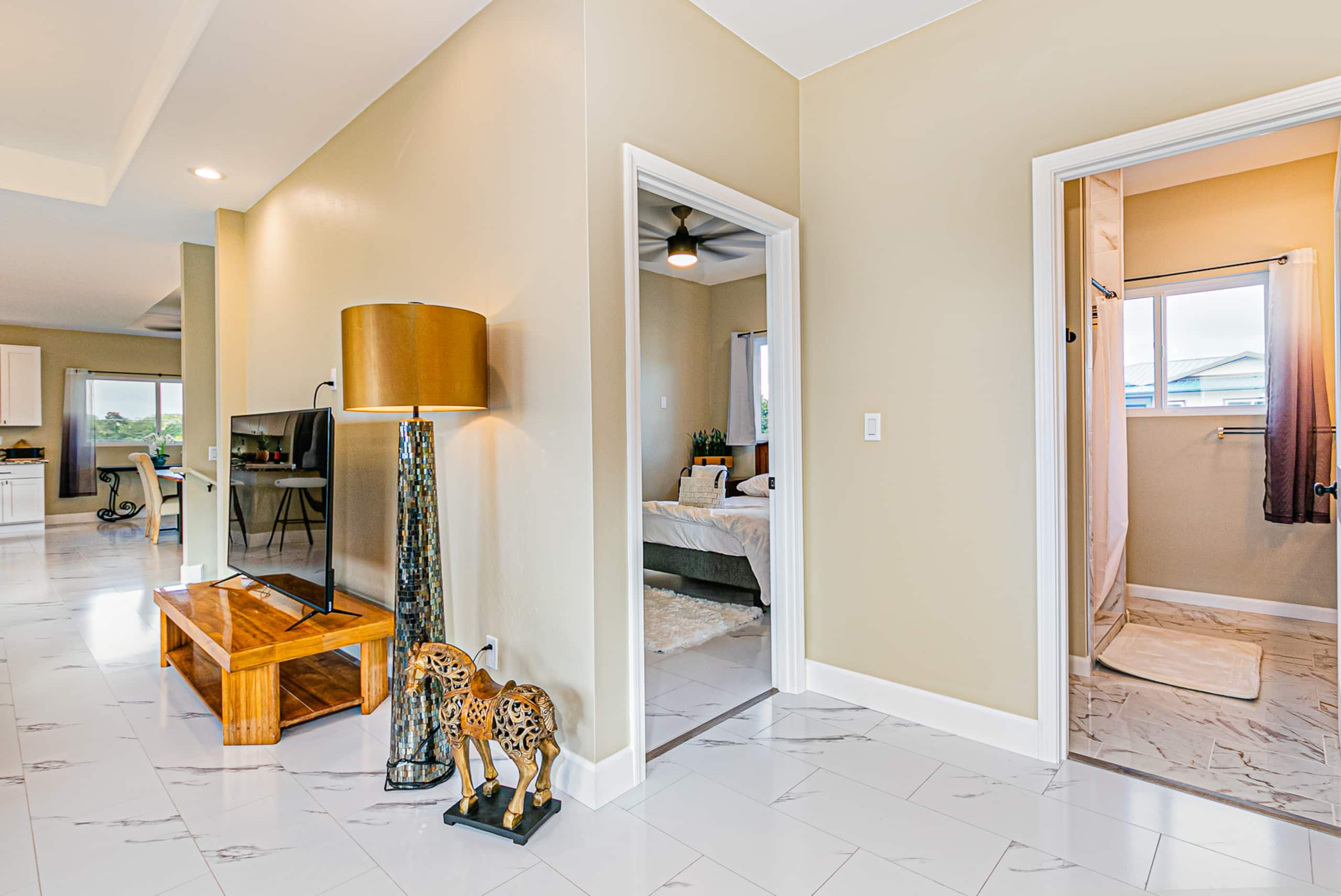 Home in Hilo · ★4.91 · 5 bedrooms · 8 beds · 4 shared baths - Image 6