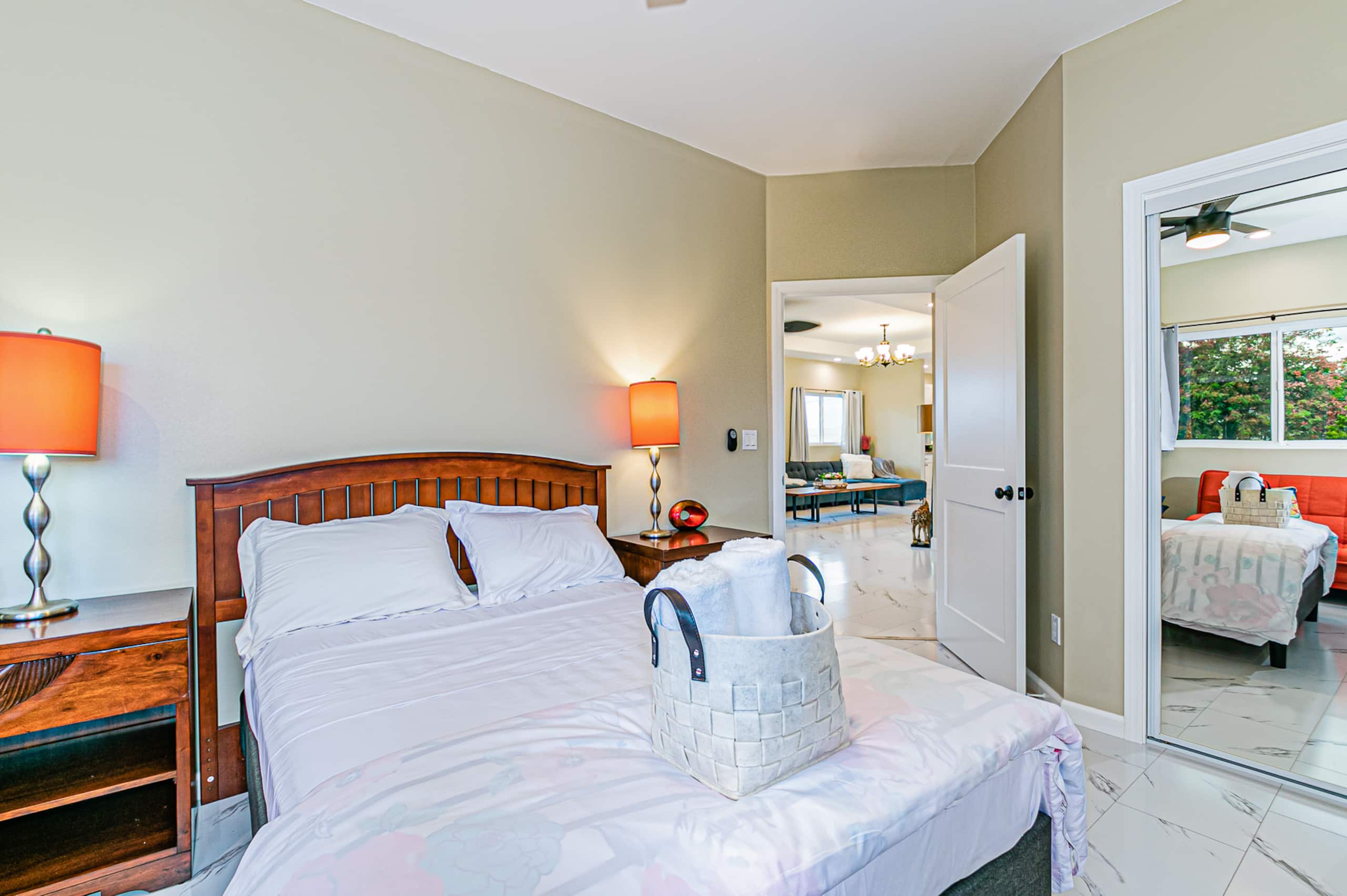 Home in Hilo · ★4.91 · 5 bedrooms · 8 beds · 4 shared baths - Image 13