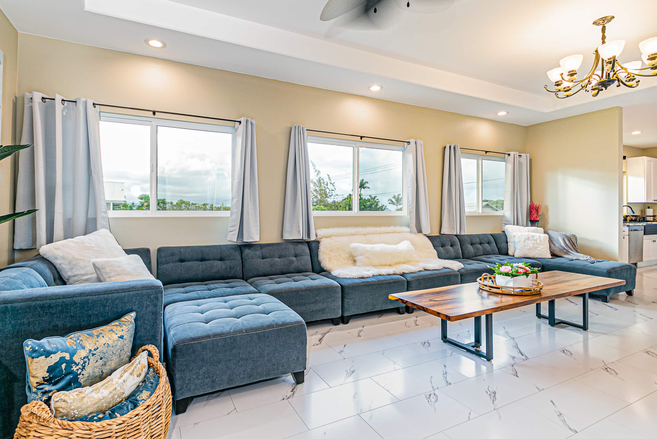Home in Hilo · ★4.91 · 5 bedrooms · 8 beds · 4 shared baths - Image 5