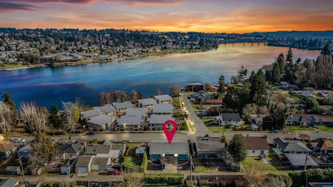 Sound View Stay-2 BR Duplex Unit w/ Water Views
