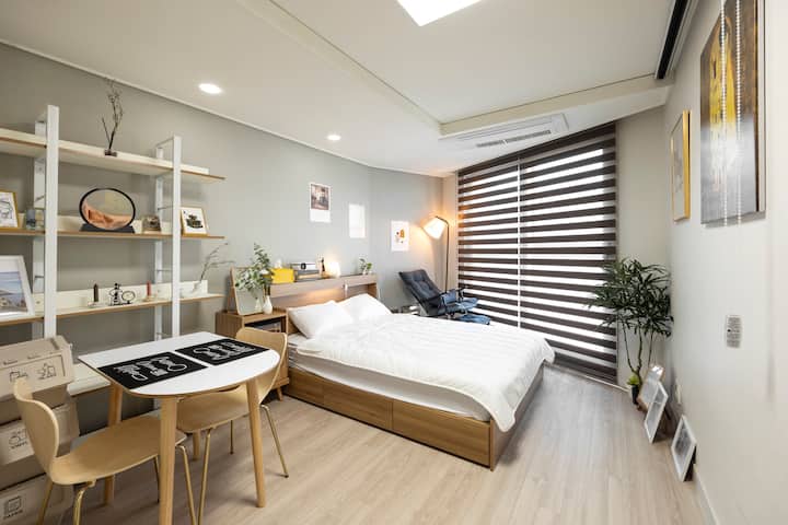 'Bippo Sunrise' # 2 minutes from Misa Station # In front of Lake Park # Instagrammable # City pop night view # Cozy # Optimized for long-term stays