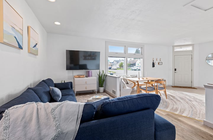 Coastal Cottage | 3br/1b Family Getaway W/hot Tub - Port Angeles, Washington