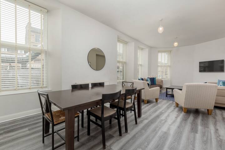 3 bed apartment ideal for Royal Mile & Old Town gallery image 2