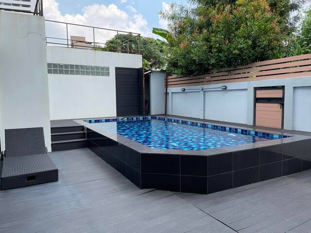 Large 4 Bedroom private pool villa ThonglorEkkamai