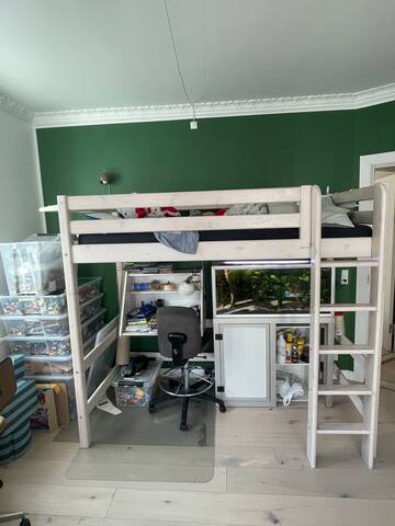 Vesterbro-paradis med altan og kæmpe grøn gård gallery image 4