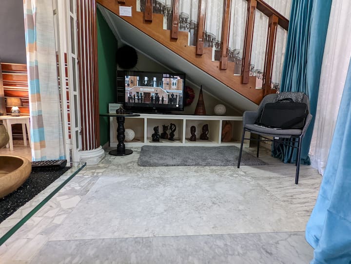 Loft Climatisé+ Patio, Douche Chaude, Wifi, Canal+ - Douala