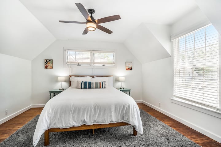 Upstairs bedroom with queen bed.