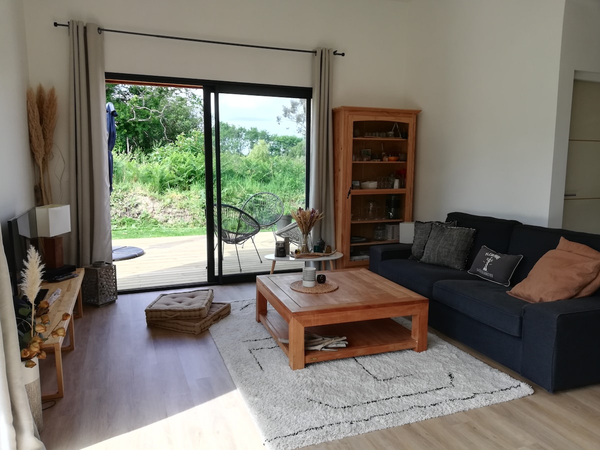 Propriété Airbnb réussie: Wooden house, bright and close to the beach à Trébeurden