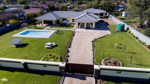 Modern elegant vacation home with swimming pool