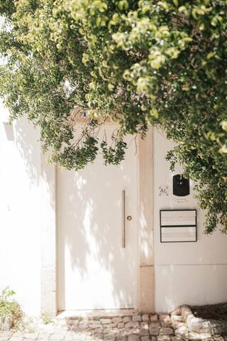 Charming family house in the heart of Cascais gallery image 2