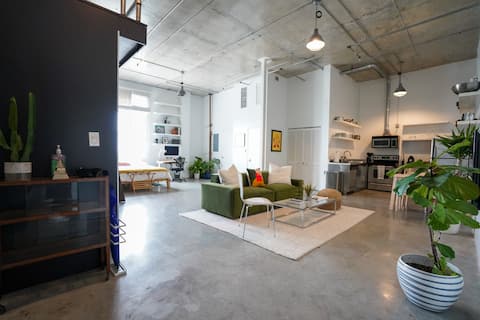 Top Airbnb: Blank Canvas Wynwood Loft in Fashion District