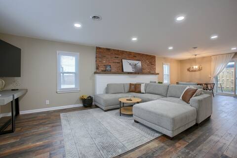 Cozy Canal Cottage - Minutes to Lake St. Clair