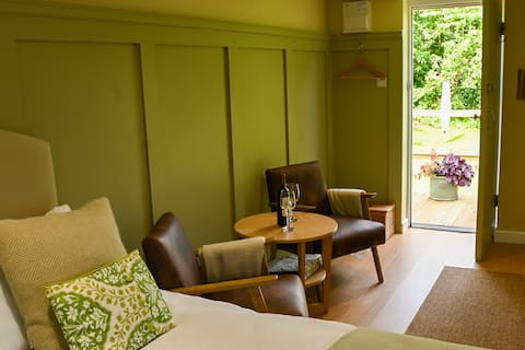 Top performing Airbnb: The Garden Room Bournville in Wythall