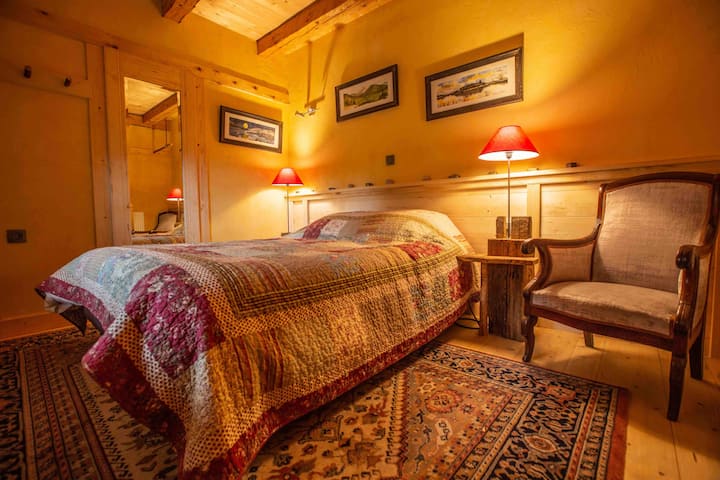 غرفة نوم في الطابق الأرضي بسرير مزدوج ، 160 سم × 200 سم.