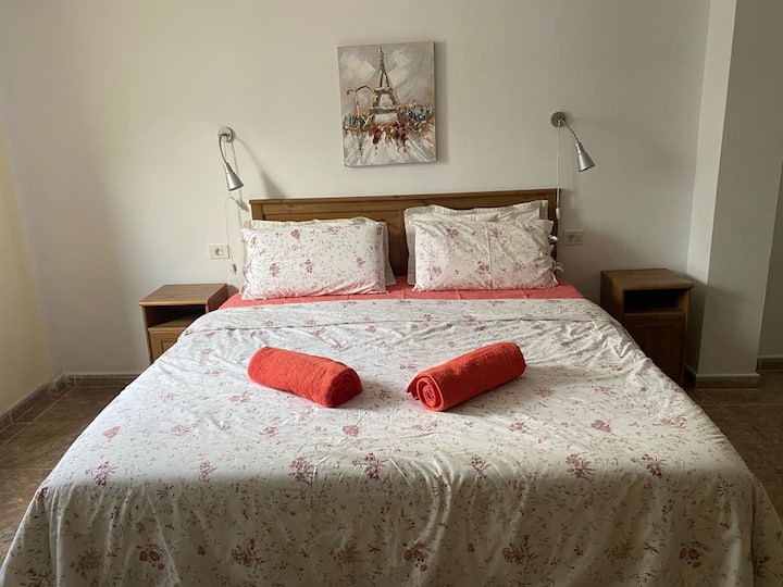 Dormitorio 1: cama de espuma viscoelástica Superking