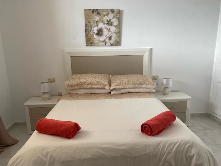 Dormitorio 2: cama tamaño king.