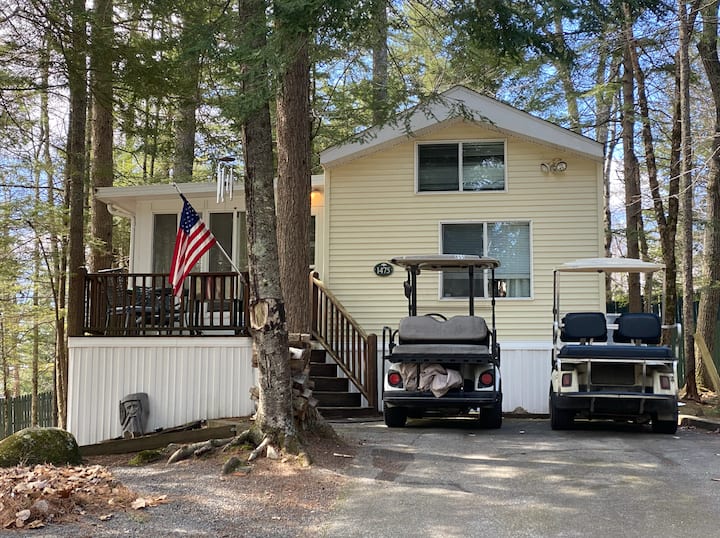 Point Sebago Vacation Home. 2 Bed 1 Bath. Sleeps 6 Cottages for Rent