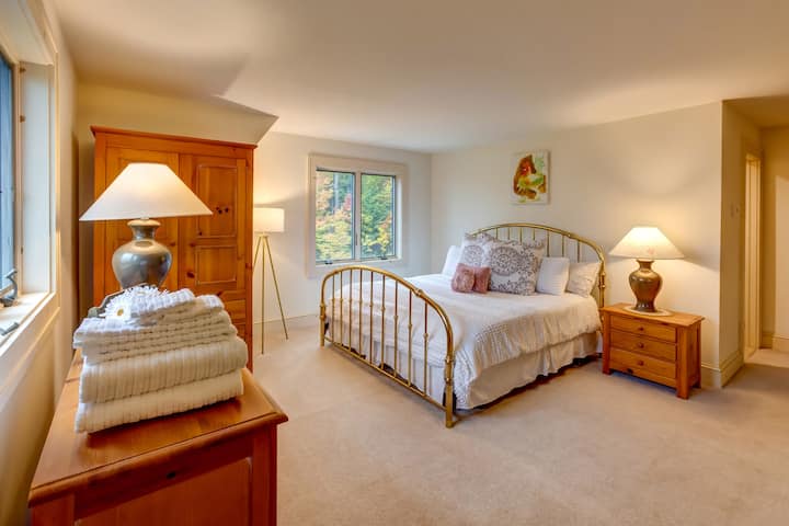 Bedroom 2 of 4 is on the second floor. Featuring a king bed, ensuite and magnificent views.  Some furniture and bedding have been changed. 