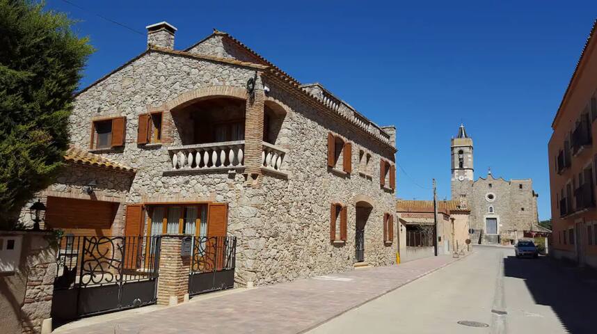 CalFerrerNou. House of high standing-Pool-Garden