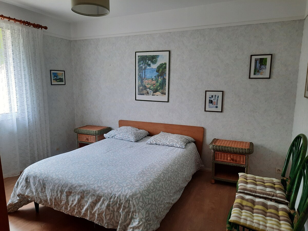 Прва дрвена колиба