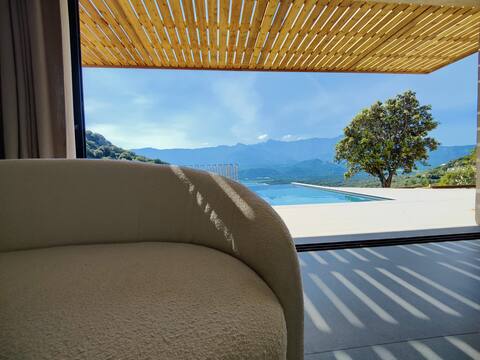 Luxury, quiet, spectacular view, 10 minutes from the beaches