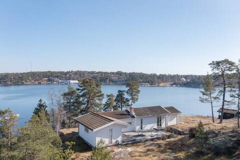 Spectacular lake plot, Stockholm archipelago