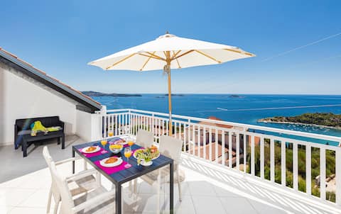 Beautiful apartment with a view and free parking