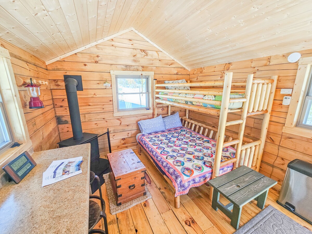 The Phoenix Rising Cabin at Points Unknown Guesthouses for Rent in