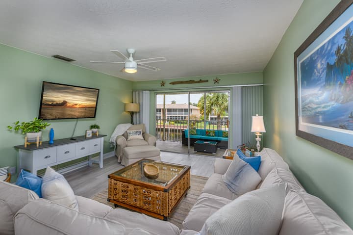 Loverly 2 Bed Condo In 55+ Community W/pool - Cape Coral, FL