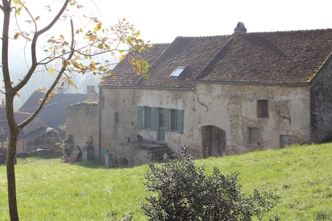 Warm cottage between Vézelay and Morvan