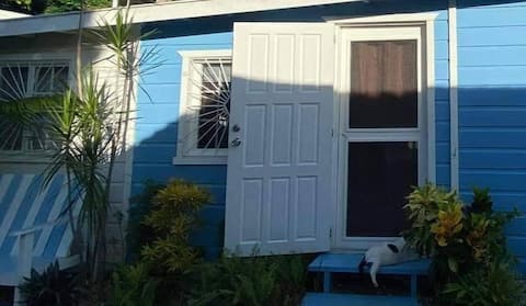 Top location: Comfortable, cozy, small apartment