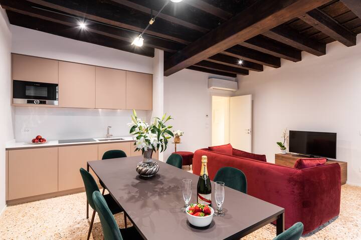 Millecampi, Palazzo Miracoli Apartments gallery image 5