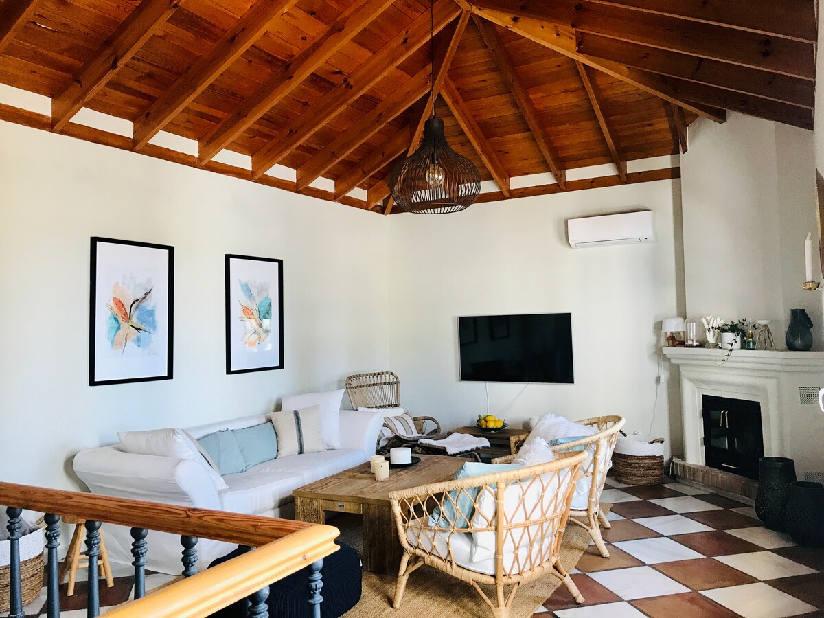 Top performing Airbnb: MODERN RUSTIC ANDALUSIAN STYLE TOWNHOUSE& SEA VIEW in Benahavís