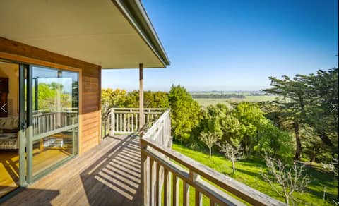 Countryside Retreat with a View!
(No cleaning fee)