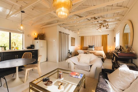 Lakeside Historic Radio Tower Near Zion: Hot Tub!