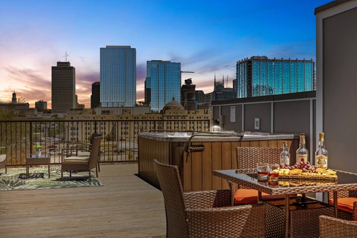 The Speakeasy (Rooftop HOT TUB!) gallery image 2