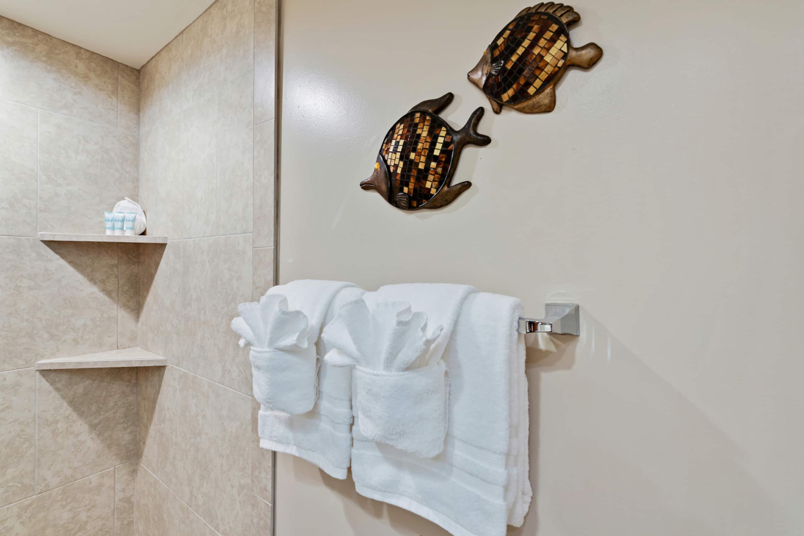 Condo in Kihei · ★5.0 · 1 bedroom · 2 beds · 2 private baths - Image 13