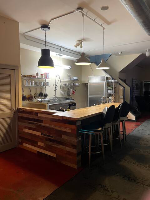 Industrial Loft, a Downtown Guesthouse