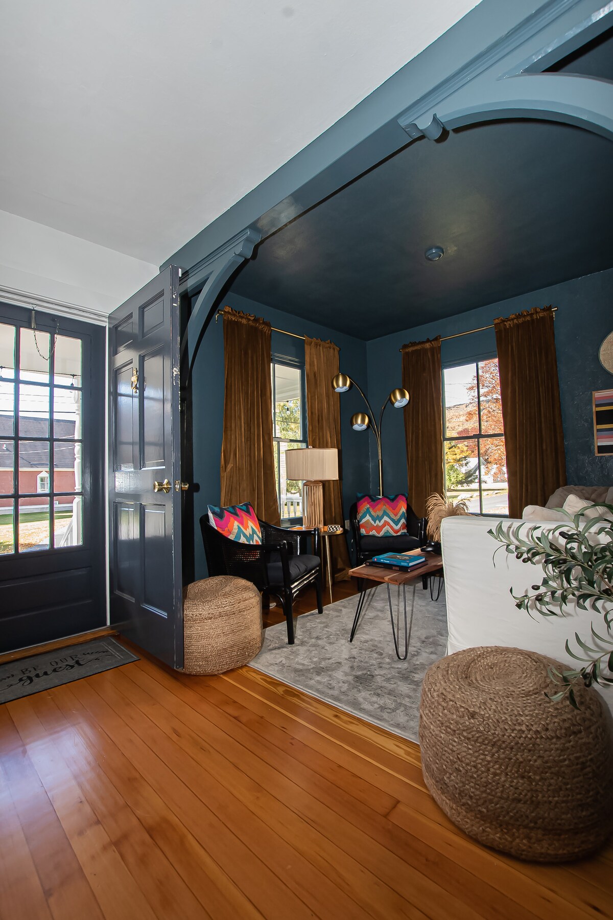 Dhoma jonë me humor dhe e rehatshme për t 'u ulur 