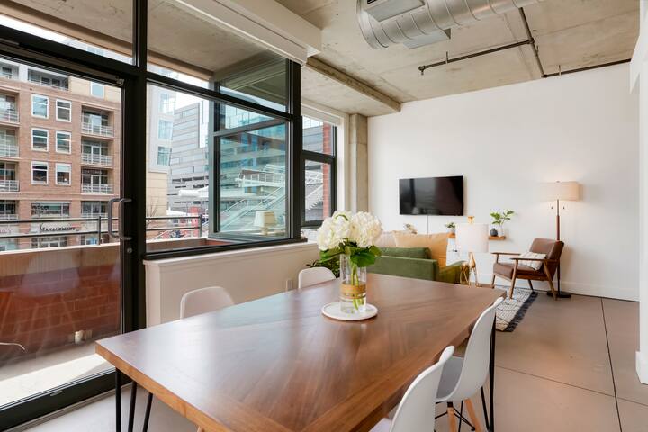 Beautiful 2br/2ba Condo in Ideal Downtown Location gallery image 5