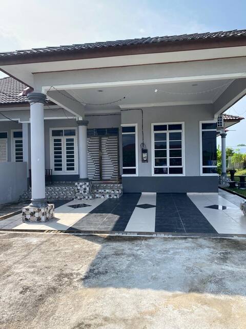 De Rhu Homestay Dungun beach (Muslim only)
