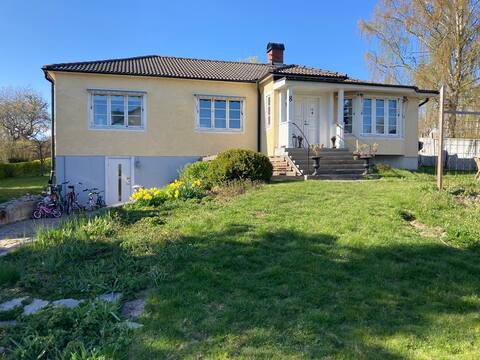 Large villa in central Trosa with pool