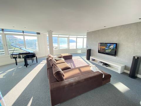 Spacious apartment right on the beach of Patos. Nigrán.