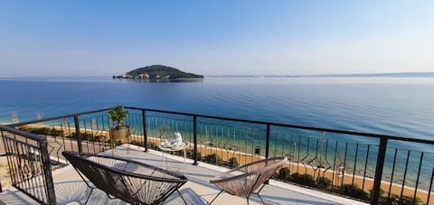 Villa Pearl of Kali - first row to the sea