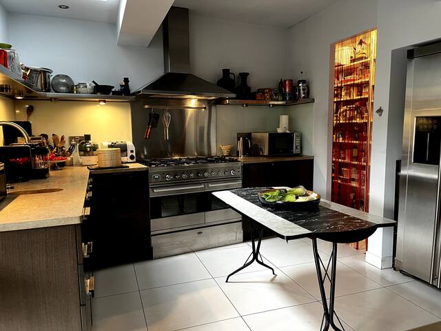 Stunning home in wonderful central London location gallery image 4