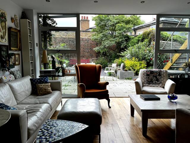 Stunning home in wonderful central London location gallery image 3