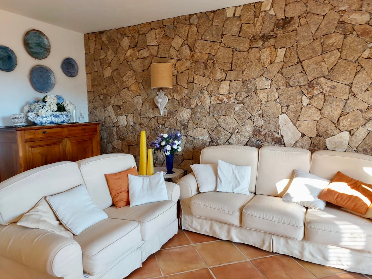 Top Airbnb: Villa Baia Chia with pool à Domus De Maria