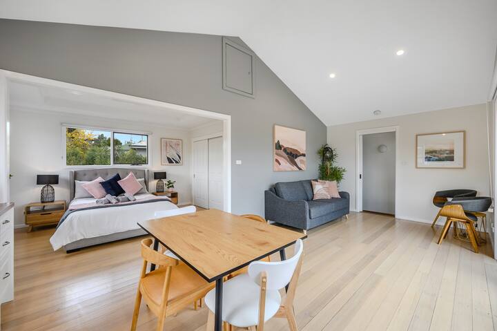 6 Bedrooms 3.5 Bathrms 11beds Bridge/mountain View - Hobart